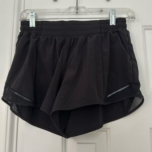 lululemon hotty hot low rise 4 inch shorts black size 8